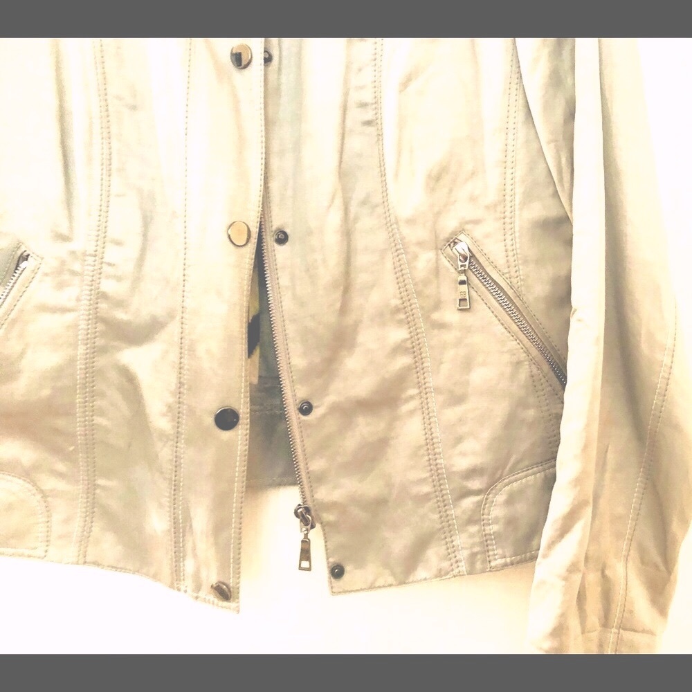 Basler cropped jacket. lots of details. - Picture 6 of 8